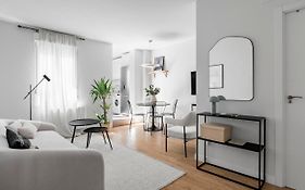 Cozy 2 Bedroom Apartment With Patio