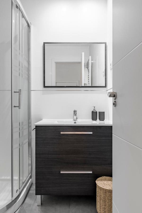 Cozy 2 Bedroom Apartment With Patio Madrid Exterior foto