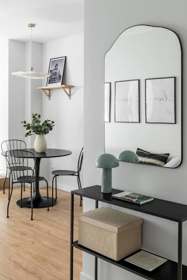 Cozy 2 Bedroom Apartment With Patio Madrid Exterior foto