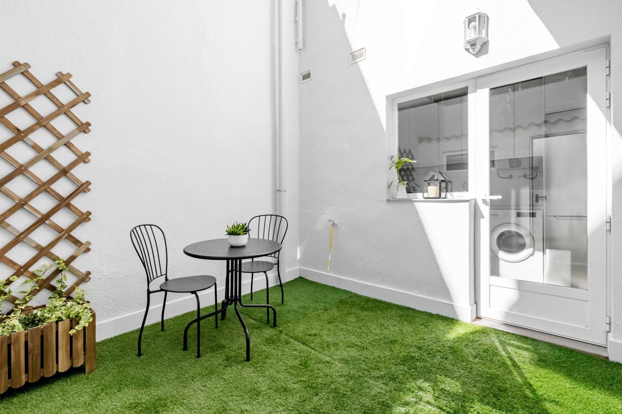 Cozy 2 Bedroom Apartment With Patio Madrid Exterior foto